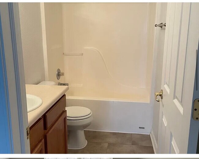 Baño principal - 1195 Count Turf Ct