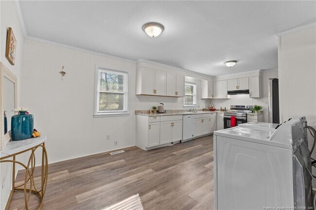 Building Photo - 306 Glenola St