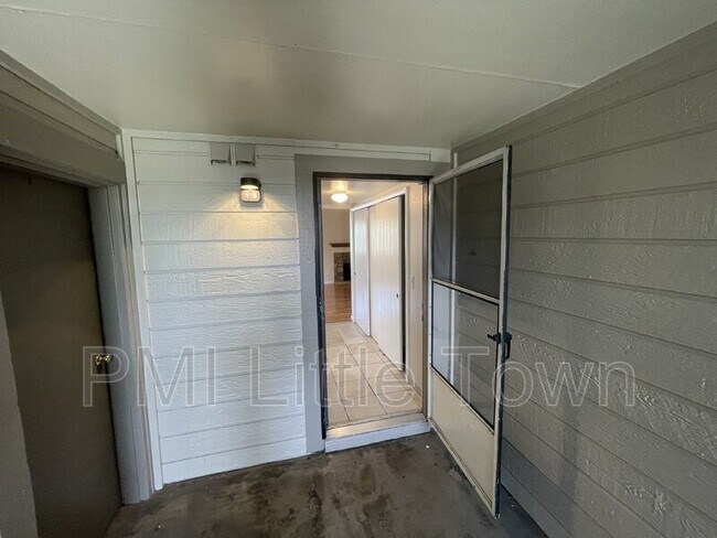 Building Photo - 14120 E Temple Dr