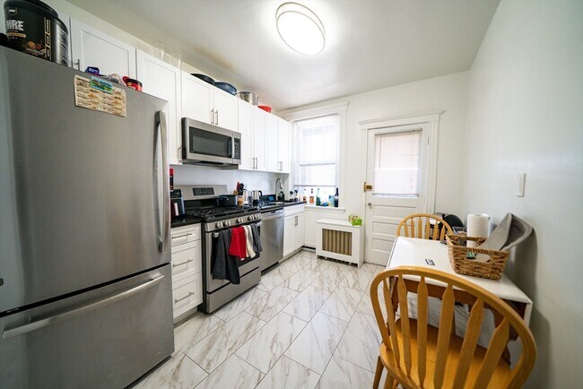 Building Photo - 58 Selkirk Rd