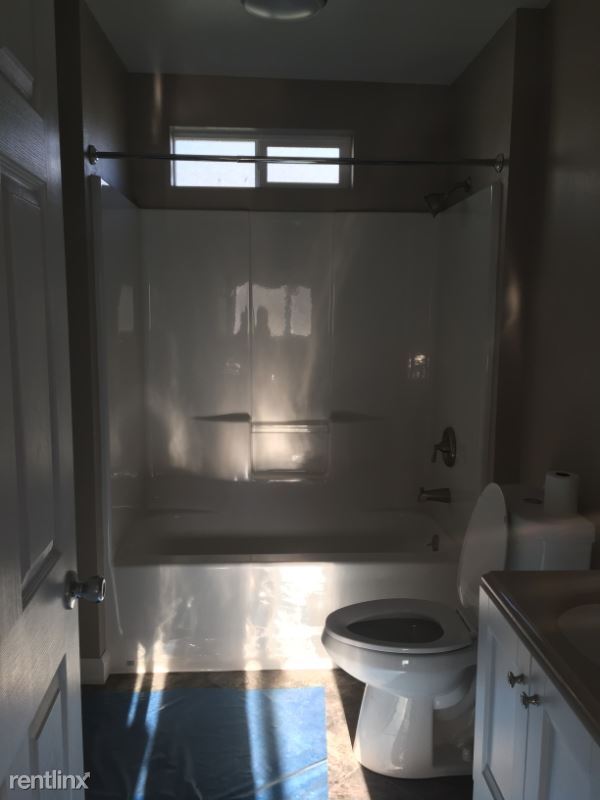 Building Photo - 3 br, 1 bath Apartment - 109 B Street
