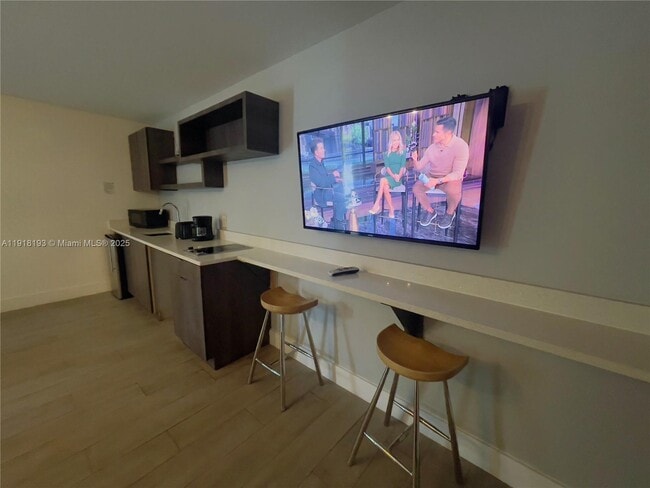 Foto del edificio - 6755 Harding Ave