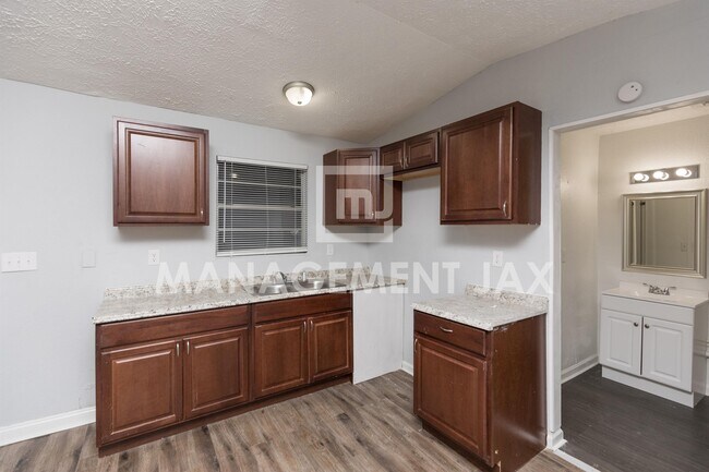 Building Photo - 1336 Golfair Blvd