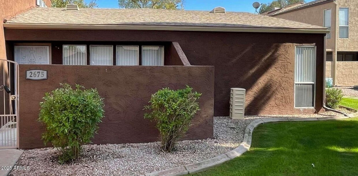 Foto principal - 2675 E Silk Oak Dr
