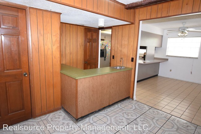 Foto del edificio - 5891 Sir Henry Rd