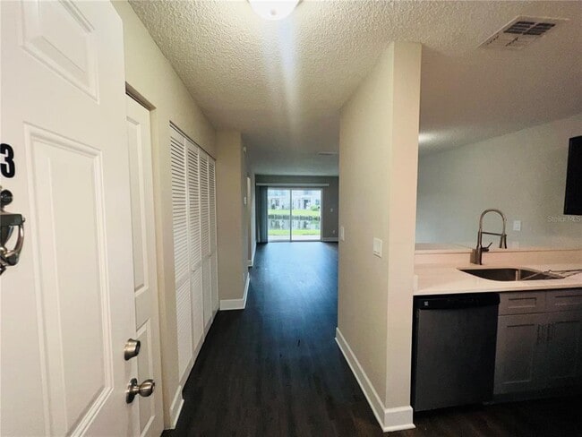 Foto del edificio - 2556 Woodgate Blvd