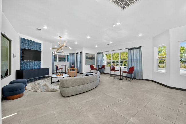 Foto del edificio - The Tatum Apartments