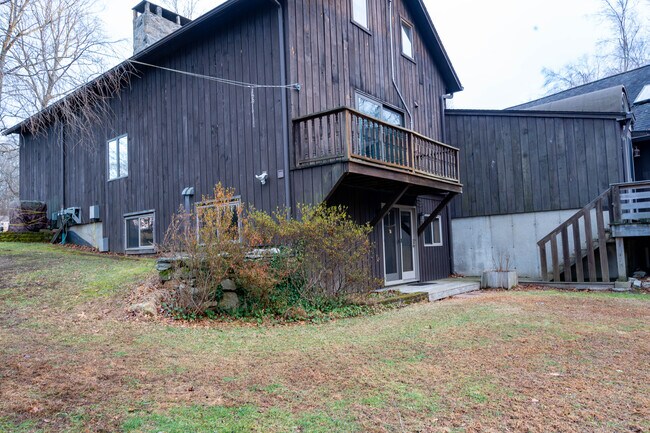 Foto del edificio - 215 Old Newtown Rd