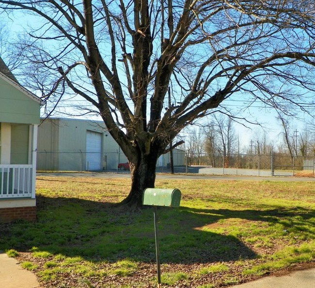 Foto del edificio - 415 W 7th Ave