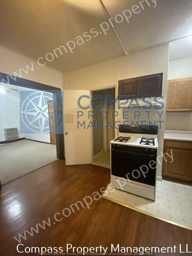 Building Photo - $ 895 - Efficiency, 1 Bath 1st Floor Apart...