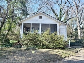 Building Photo - 136 Easy St