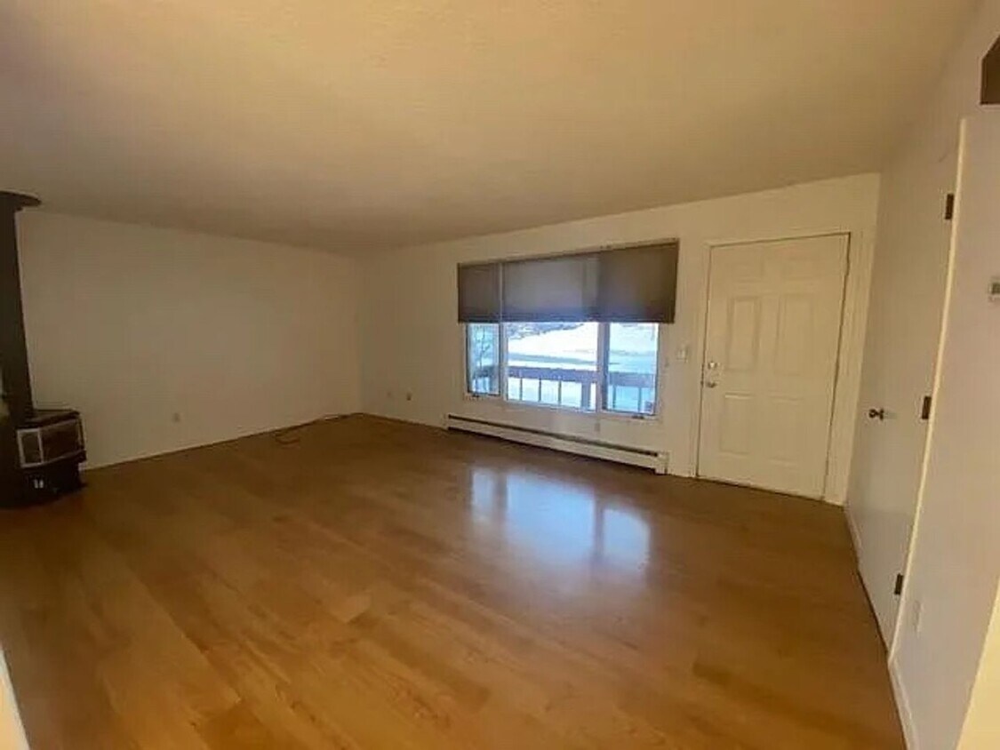 Foto principal - Cozy Abbott Loop Single Family Home w/ Gar...