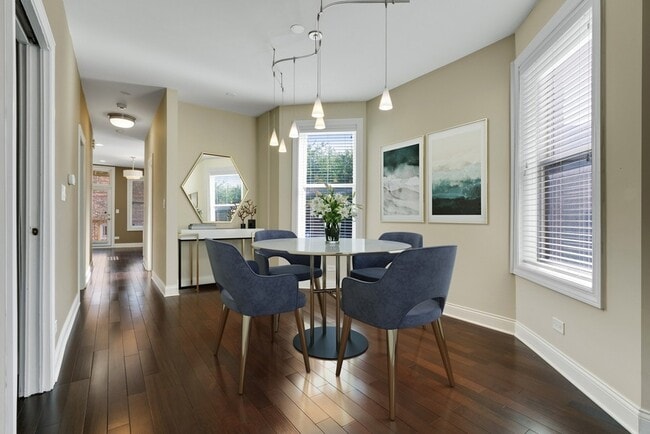 Foto del edificio - 2732 W Belmont Ave