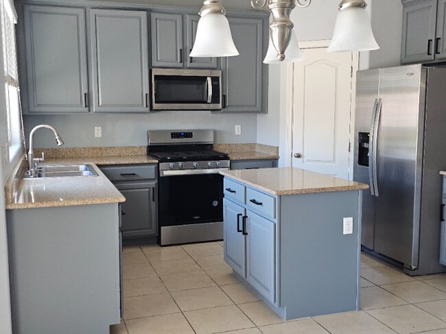 Building Photo - 5124 Teal Petals St