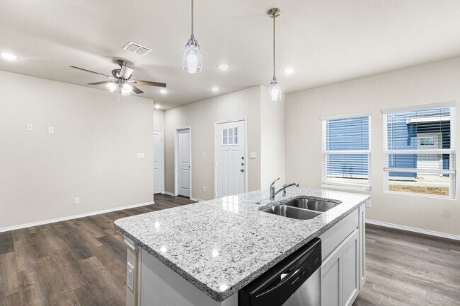 Foto del edificio - 126 Sai Mnr