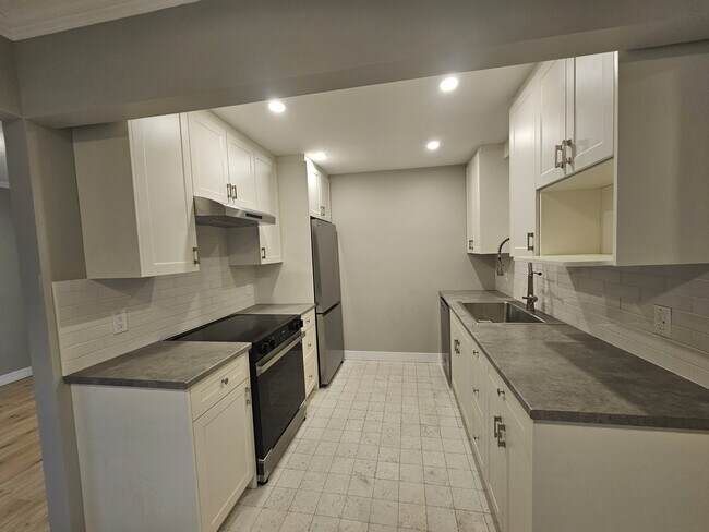 Building Photo - 19026-1117A 117a Ave