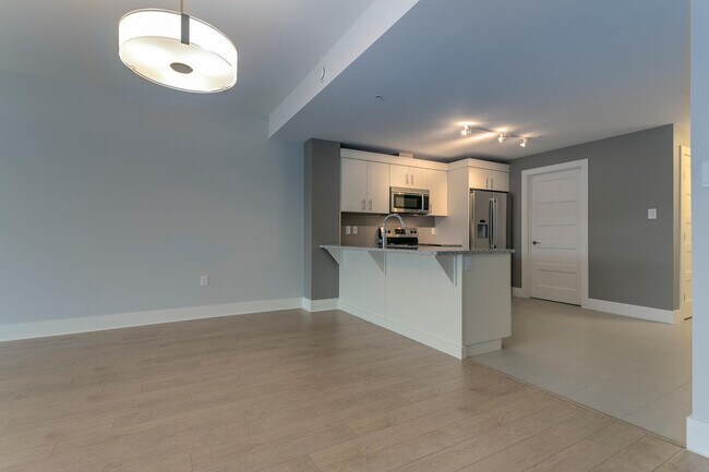 Photo du bâtiment - AK501 2 Bedroom Furnished Apartment