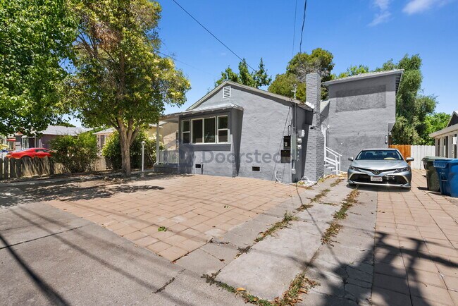 Foto del edificio - 1108 W 9th St