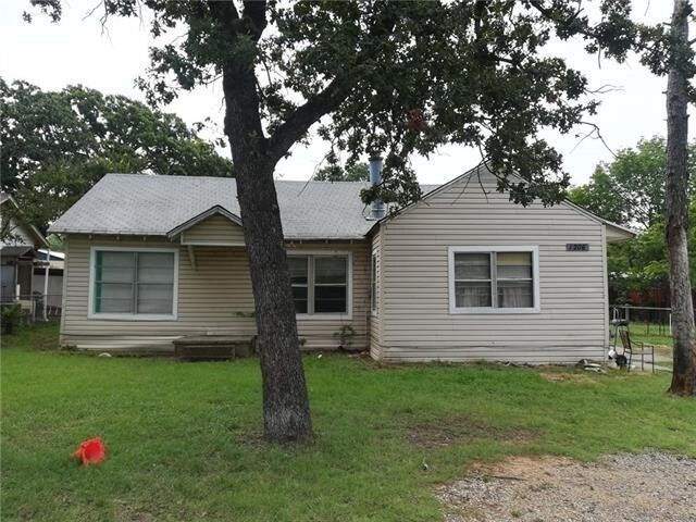 Primary Photo - 1206 Redbud St