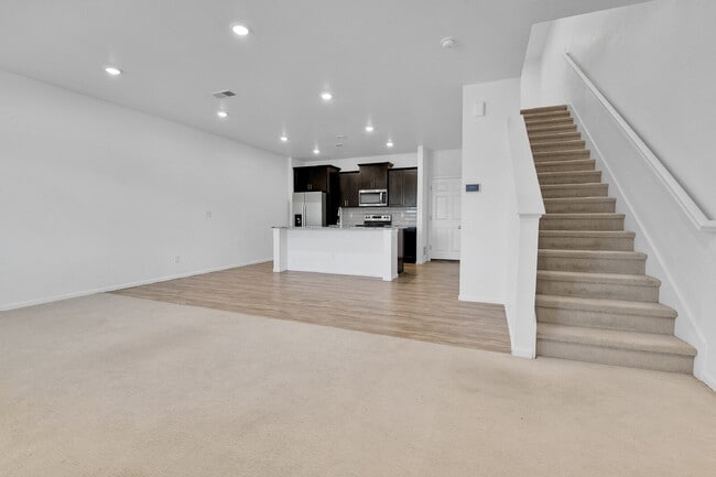 Building Photo - $2,795.00, 3 bed, 2.5 bath located in Auro...