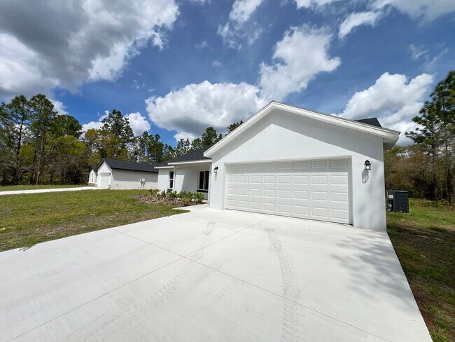 Foto del edificio - UPGRADED AND BRAND NEW 3 Bedroom / 2 Bath ...