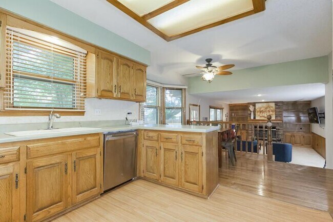 Building Photo - 14121 S Seminole Dr