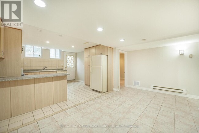 Building Photo - 44 Carlisle Crescent