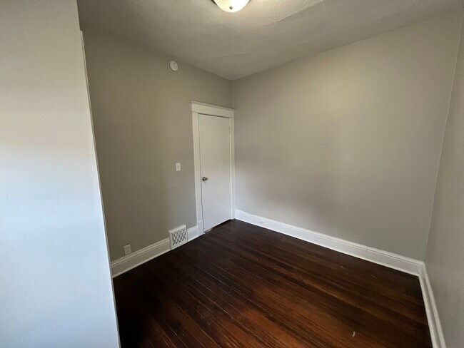 Building Photo - 4 Bed 1 Bath- Nicely Updated!