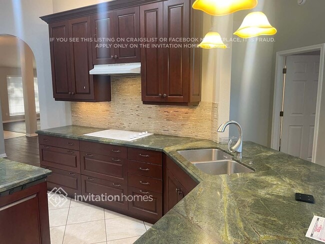 Foto del edificio - 1350 Shrub Oak Dr