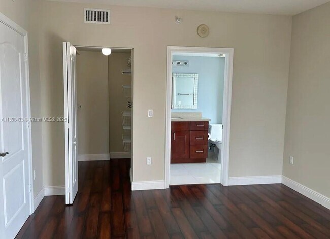 Building Photo - 1627 SW 37th Ave