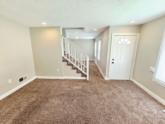 Building Photo - Available Now! 3 Bedroom Home with Central Air