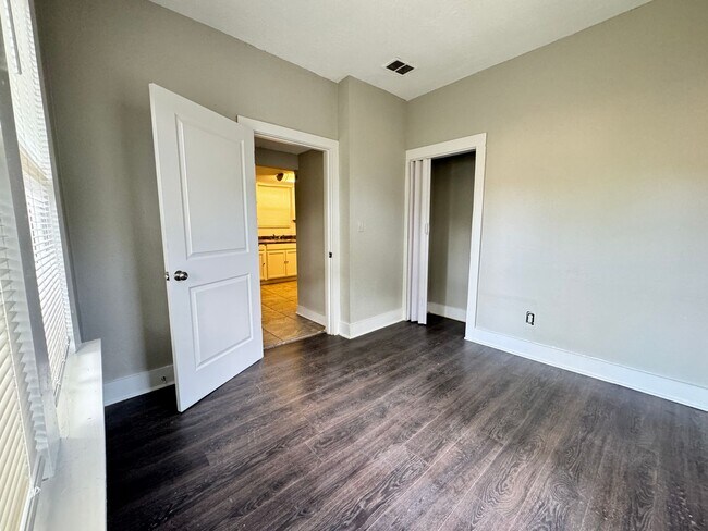 Building Photo - Renovated 3/2 for rent