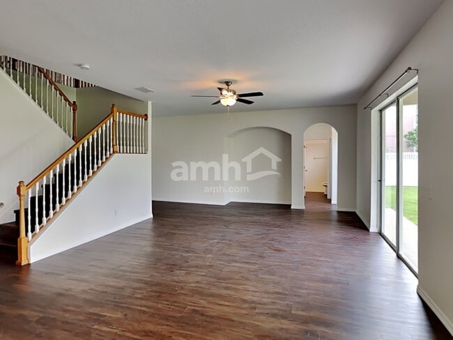 Foto del edificio - 2300 Treetop Ln