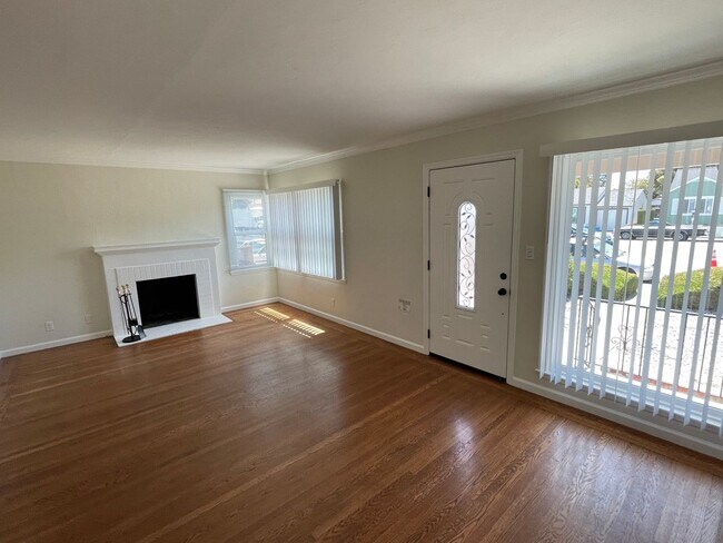 Foto del edificio - Beautiful Home on Hillsdale Blvd!   57 N. ...
