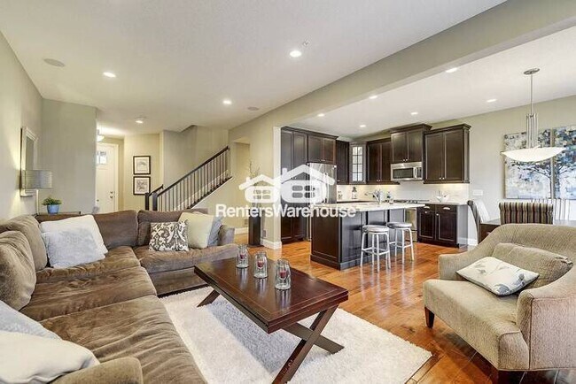 Building Photo - Executive Townhome in Stonemill Farms of Woodbury!