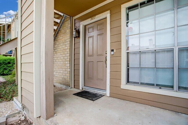 Foto del edificio - 1860 White Oak Dr