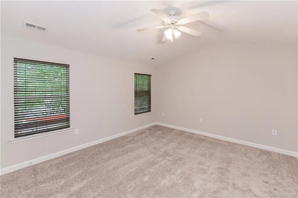 Foto del edificio - 5915 Pisgah Way
