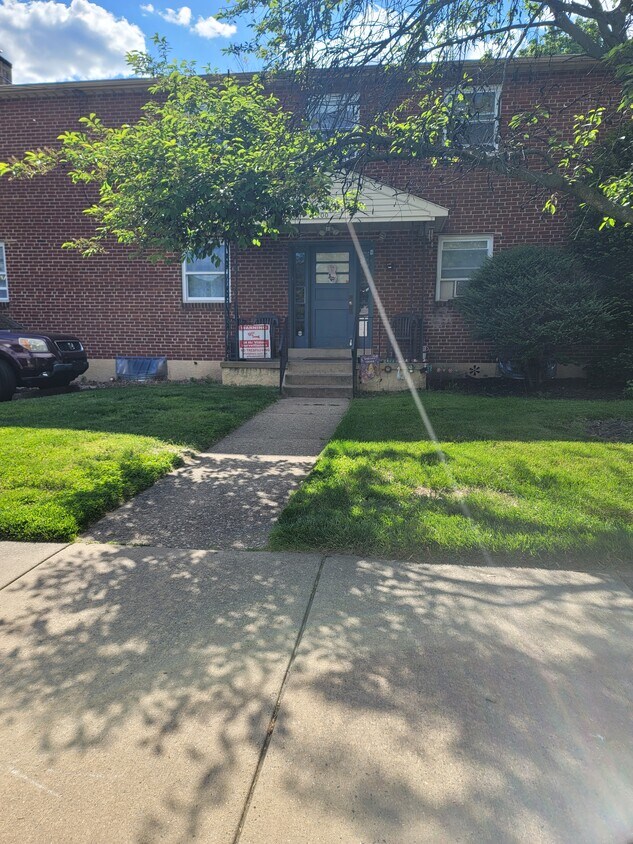 Primary Photo - 100 E Park Ave