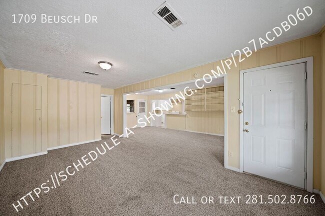 Building Photo - AVAILABLE NOW!