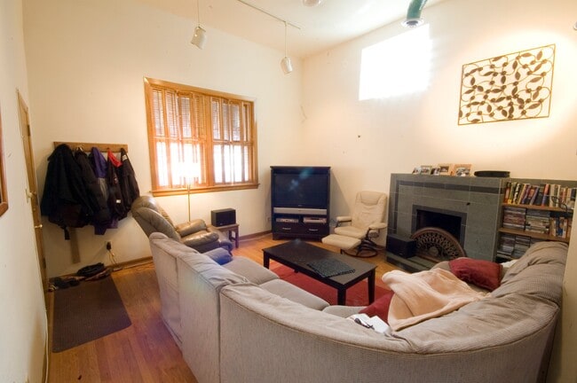Photo - 1758 N Clybourn Ave (Chicago, IL) Apartment