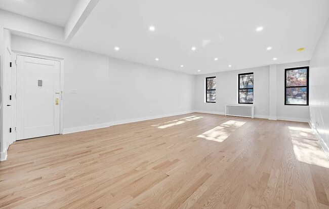 Building Photo - 157 E 37th St