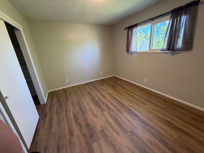 Building Photo - Lease Pending - Victor Duplex