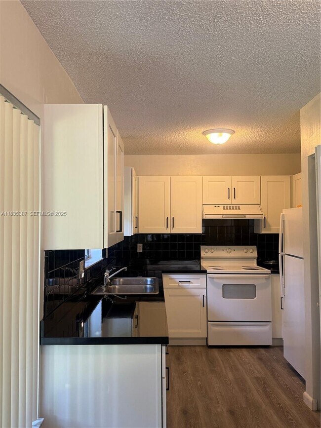 Foto del edificio - 159 NW 70th St