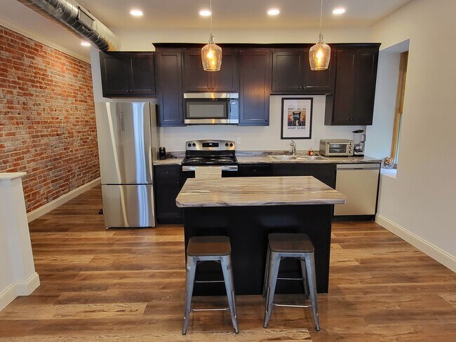 Kitchen & Break fast area - 3170 Oregon Ave
