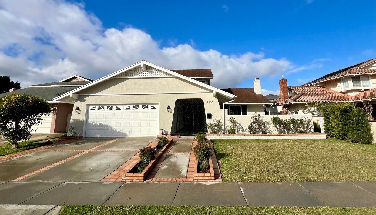 Foto principal - Rare 4 Bedroom pool home available in Cypress