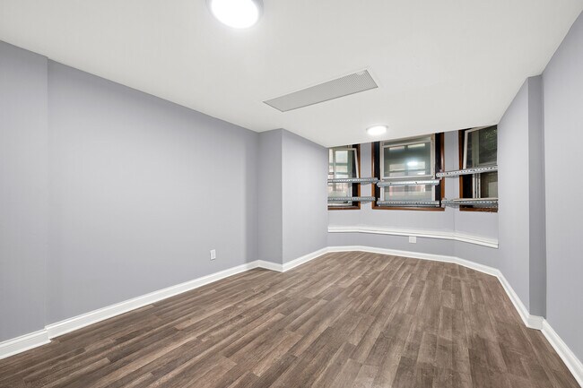 Building Photo - 6837 S Clyde Ave