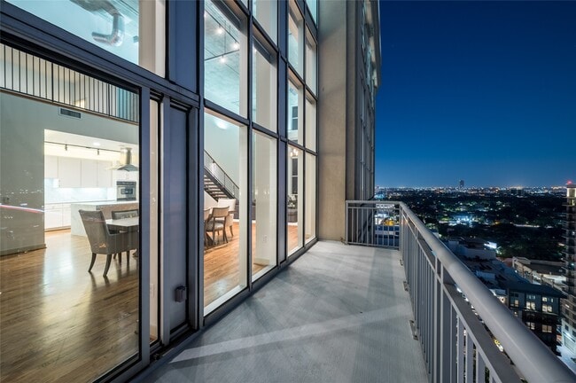 Foto del edificio - 4899 Montrose Blvd