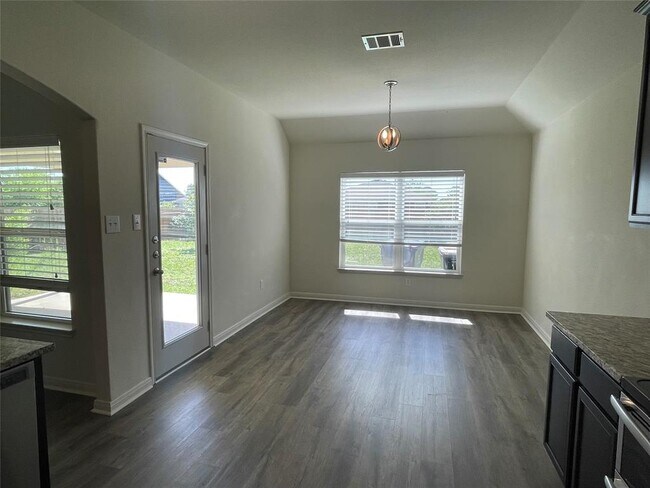 Foto del edificio - 1531 Twin Estates Dr