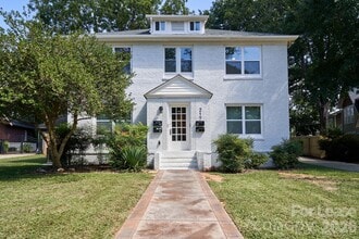 Building Photo - 217 Circle Ave