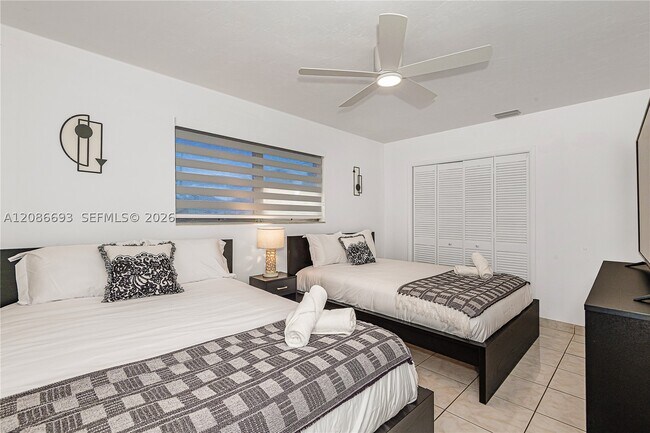 Foto del edificio - 815 NE 6th St